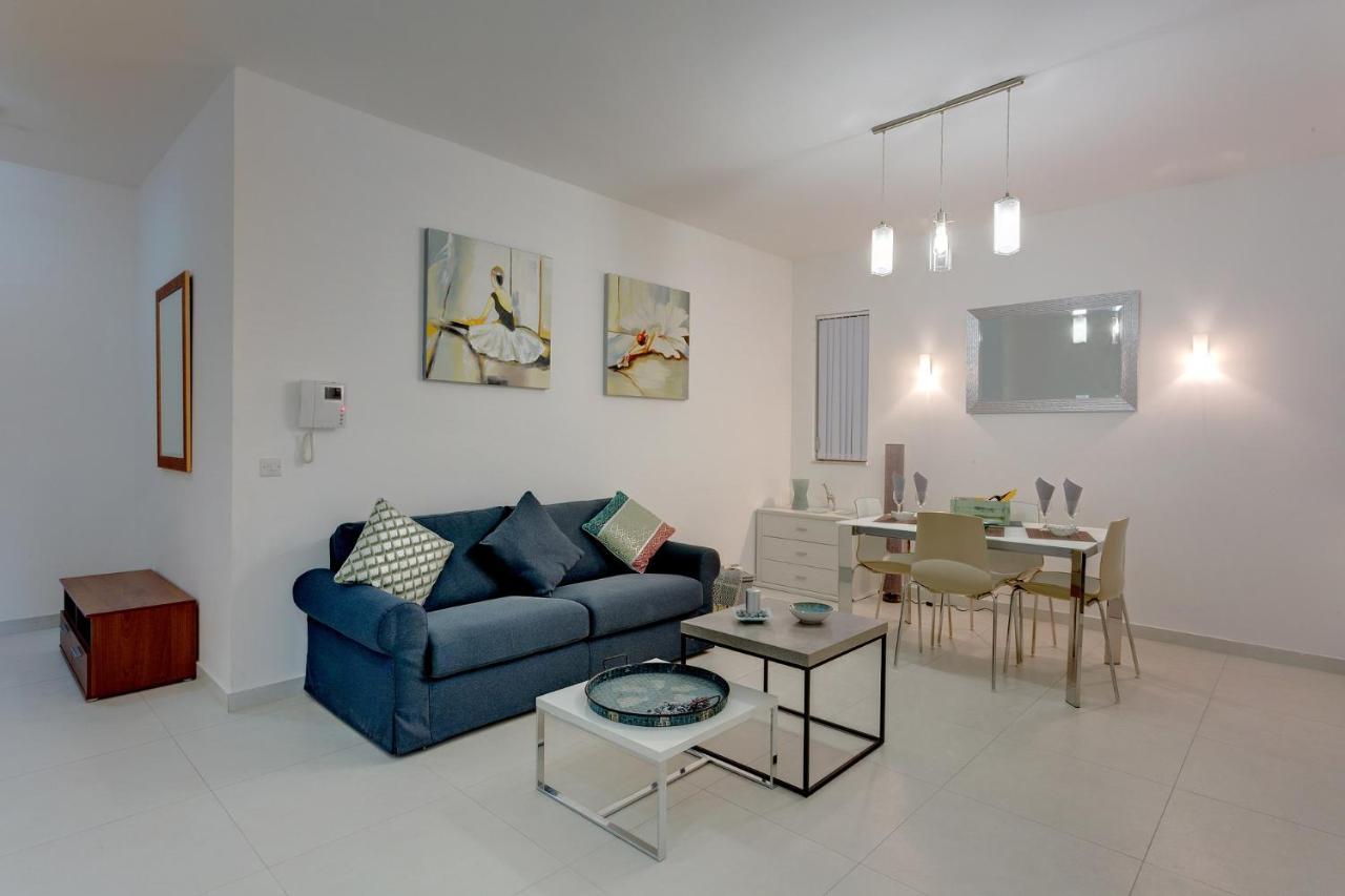 Modern Apartment In The Best Location, Perfect For Families Слима Экстерьер фото